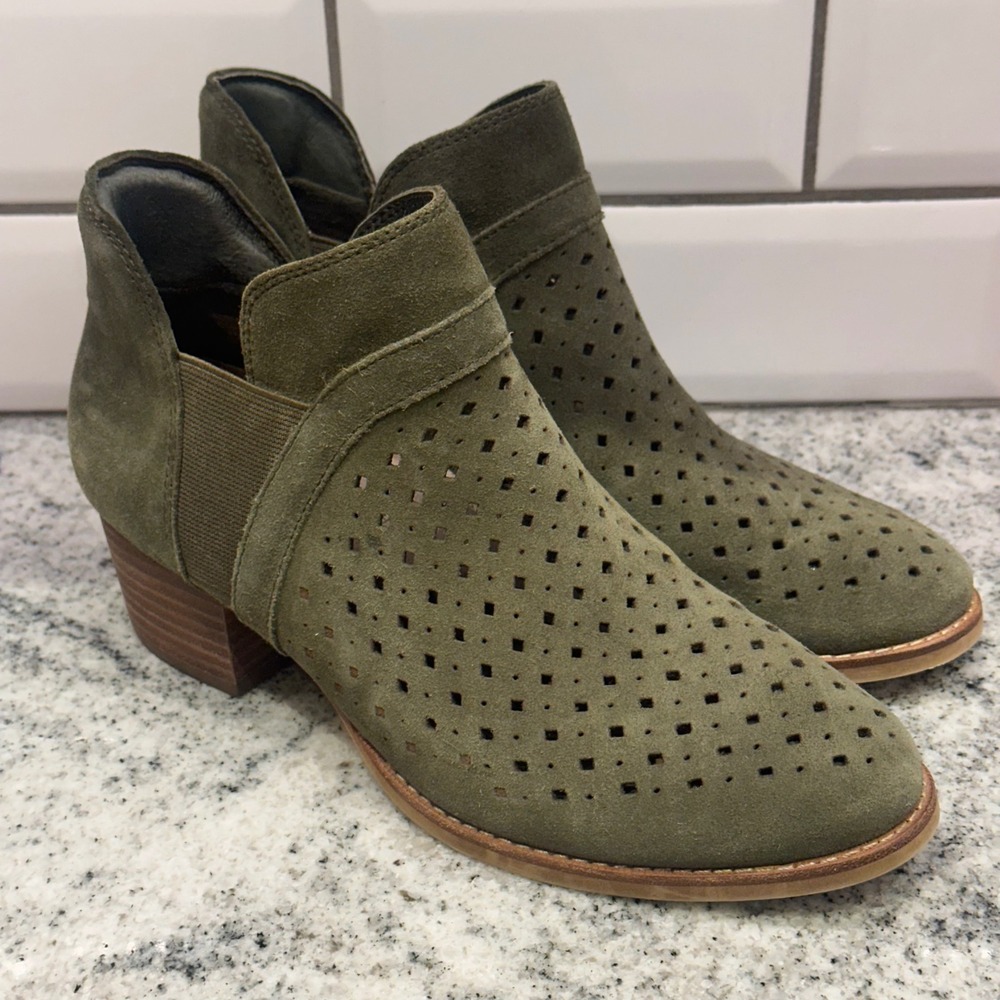 Earth Keen‎ Olive Suede Perforated Ankle Booties Block Heel Women's Size 7.5